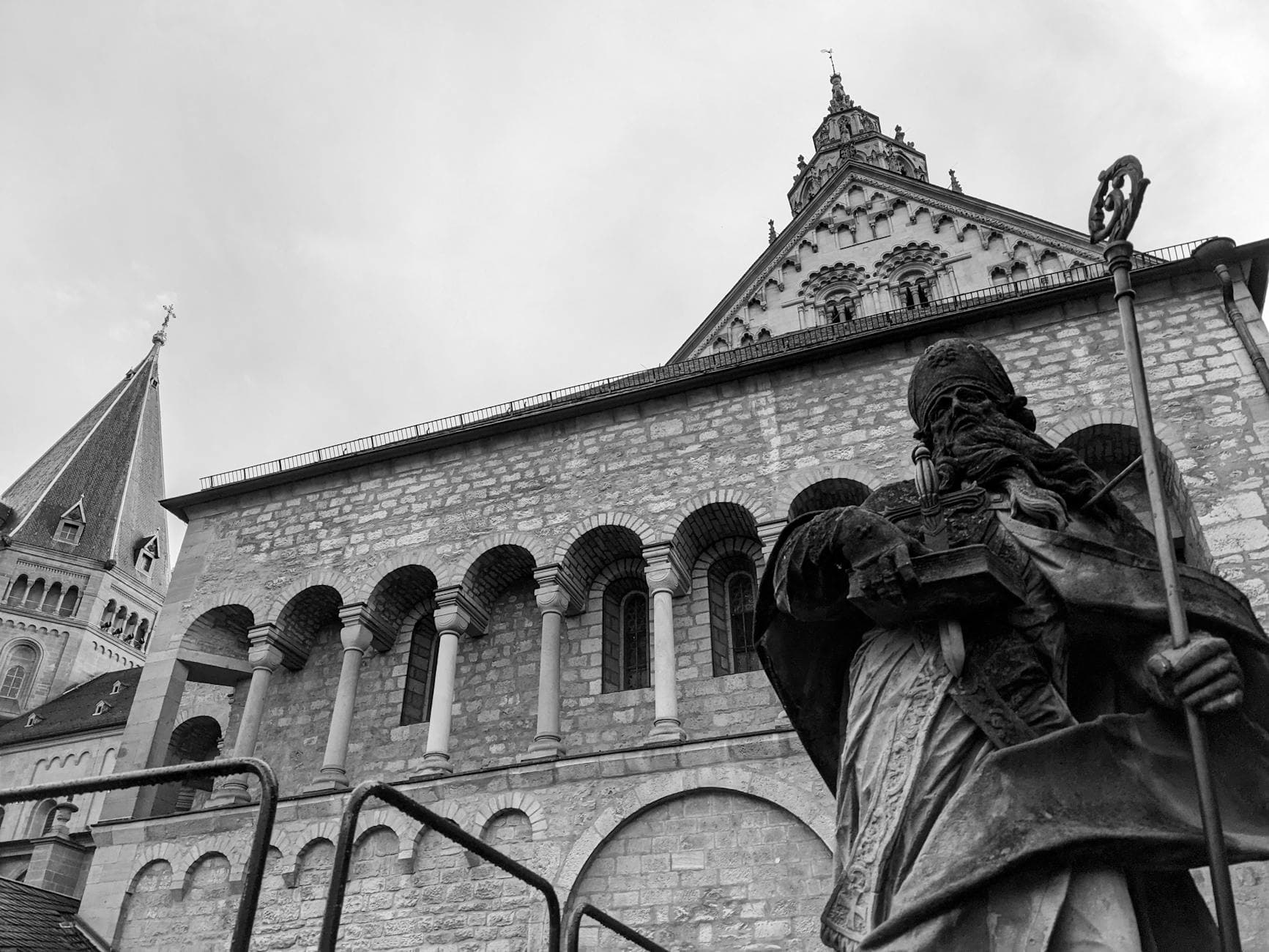 Black and white photo of Saint Boniface statue at Mainz Cathedral, a historic church in Germany.